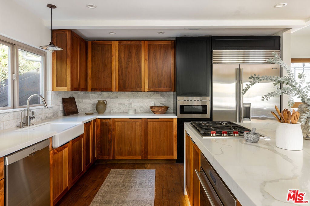 4335 Cedarhurst Circle