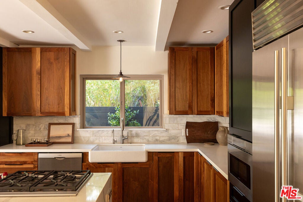 4335 Cedarhurst Circle