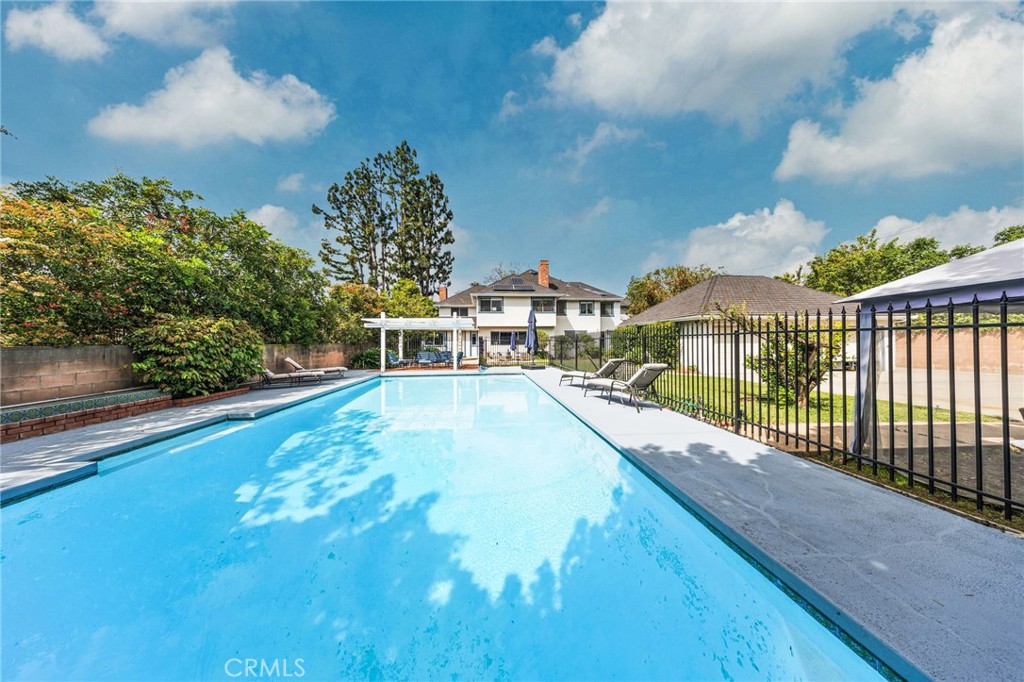 Pasadena, California, 91107, United States, 6 Bedrooms Bedrooms, ,6 BathroomsBathrooms,Residential,Active,2033700