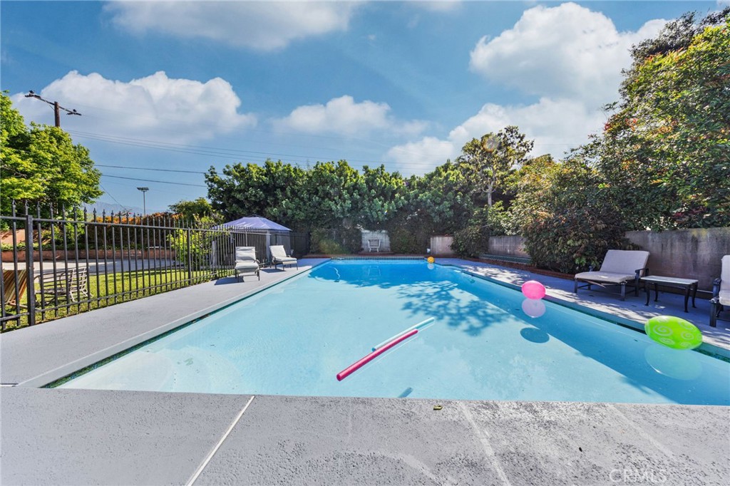 Pasadena, California, 91107, United States, 6 Bedrooms Bedrooms, ,6 BathroomsBathrooms,Residential,Active,2033700