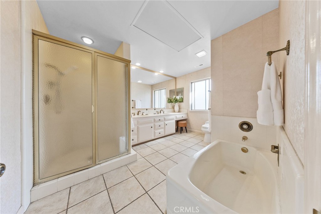 Pasadena, California, 91107, United States, 6 Bedrooms Bedrooms, ,6 BathroomsBathrooms,Residential,Active,2033700