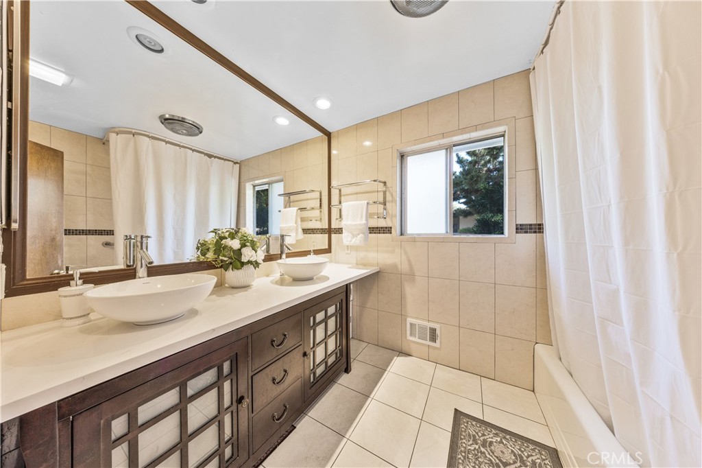 Pasadena, California, 91107, United States, 6 Bedrooms Bedrooms, ,6 BathroomsBathrooms,Residential,Active,2033700