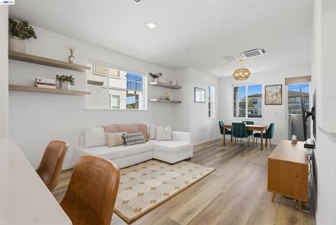 Photo of 440 Pawnee Ln Ln, Alameda, CA 94501 (MLS # 41128471)