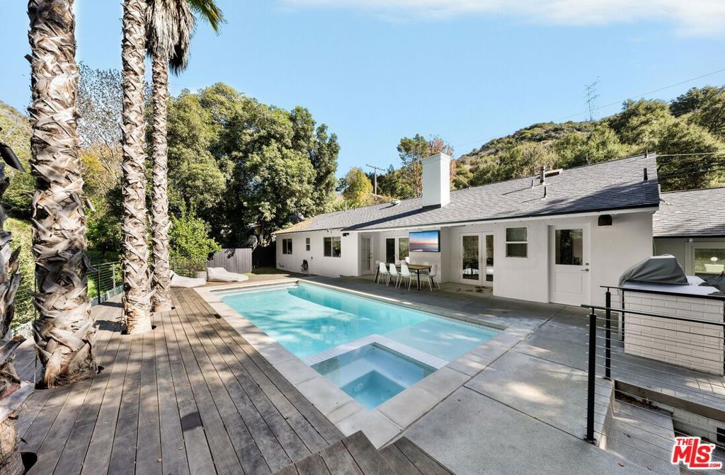 Photo of 3443 Mandeville Canyon Road, Los Angeles, CA 90049 (MLS # 25580249)