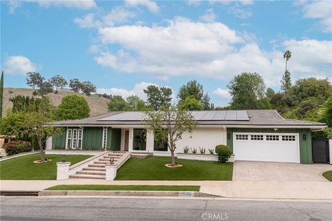 Photo of 18089 Lake Encino, Encino, CA 91316 (MLS # SR25259816)