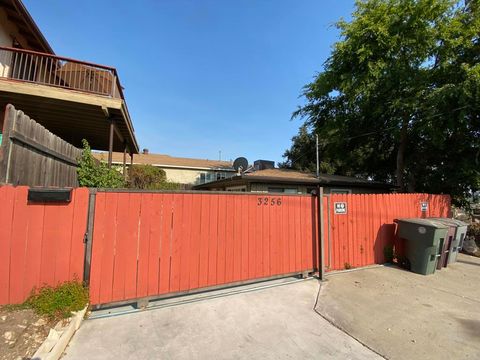 Photo of 3256 Prospect Avenue, Glendale, CA 91214 (MLS # P1-25057)