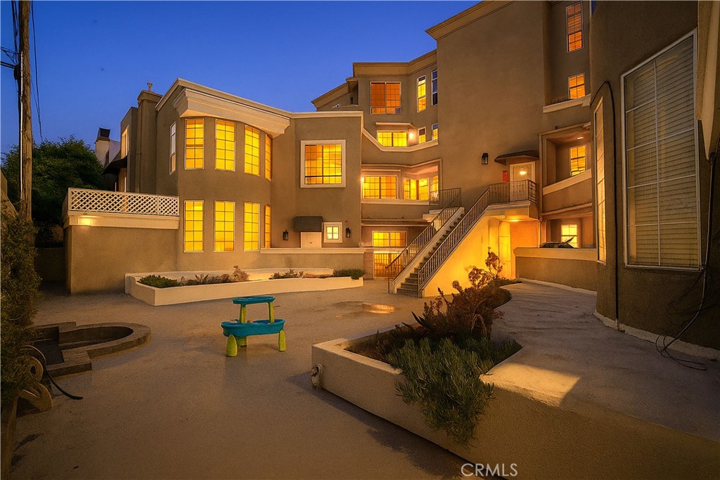 Properties 3 2349 S Beverly Glen Boulevard 201
