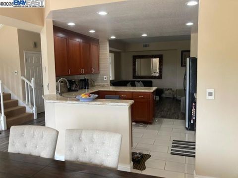 Photo of 300 S Eagle Nest Ln Ln, Danville, CA 94506 (MLS # 41115822) Photo of 300 S Eagle Nest Ln Ln, Danville, CA 94506 (MLS # 41115822)