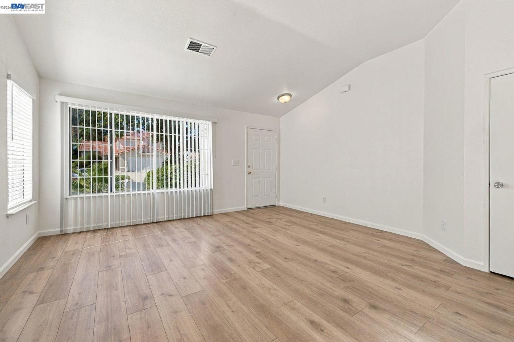 2222 Woodhill Dr