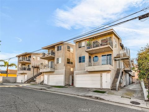Photo of 712 5th Street, Hermosa Beach, CA 90254 (MLS # PV25271065)