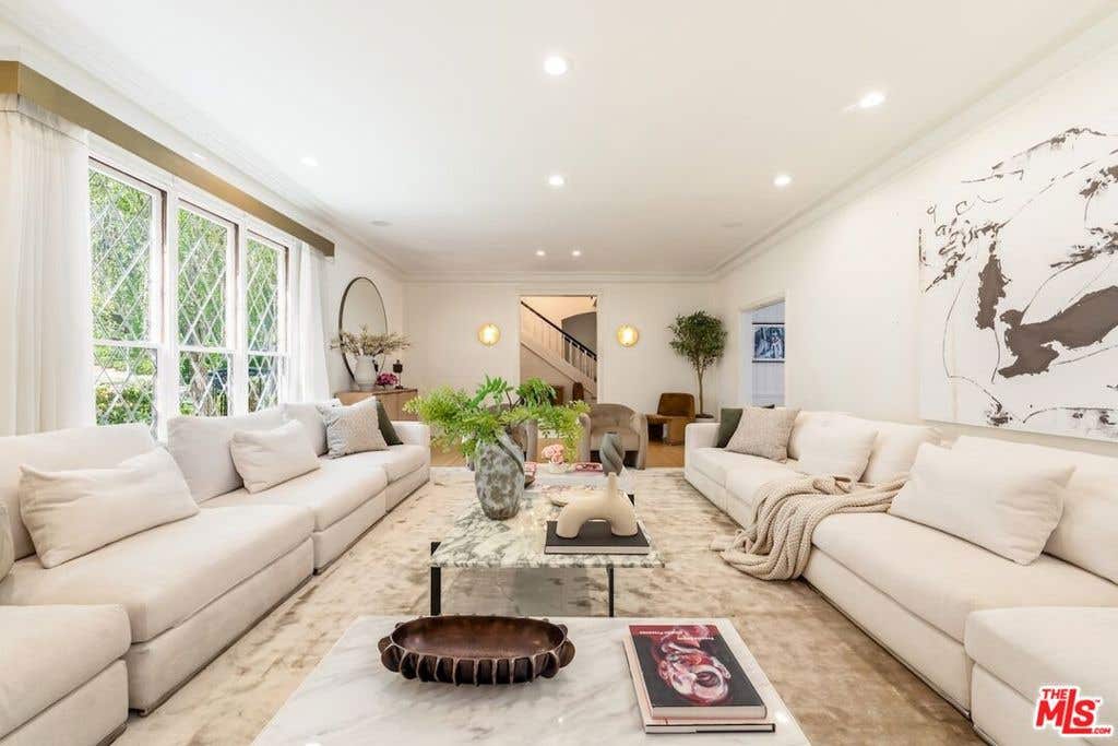 Photo of 628 N Sierra Drive, Beverly Hills, CA 90210 (MLS # 26859919)
