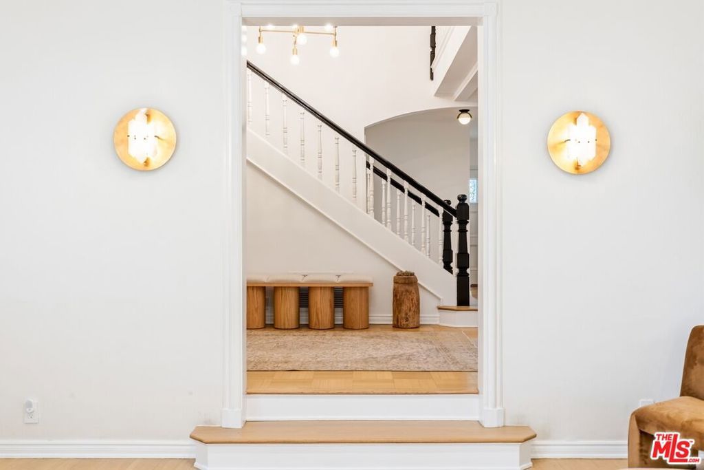 Photo of 628 N Sierra Drive, Beverly Hills, CA 90210 (MLS # 26859919)
