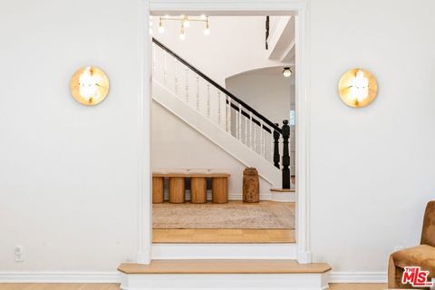 Photo of 628 N Sierra Drive, Beverly Hills, CA 90210 (MLS # 26859919)