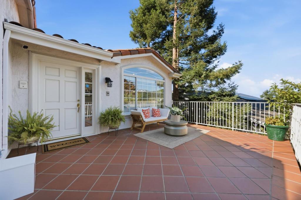 1580 Winding Way
