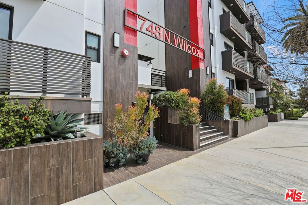 Welcome to Wilcox Melrose by Wiseman, located in the Hollywood area of Los Angeles. This thirty-six-unit property features two and three-bedroom apartment homes ranging from 1,169-1,347 Sq. Ft