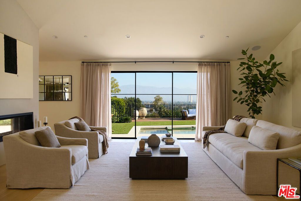 Photo of 3620 Wrightwood Drive, Studio City, CA 91604 (MLS # 26648707)