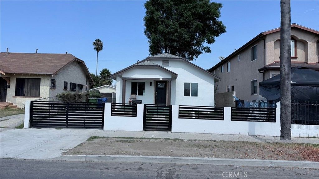 Photo of 155 E 84th Street, Los Angeles, CA 90003 (MLS # IV26036863)