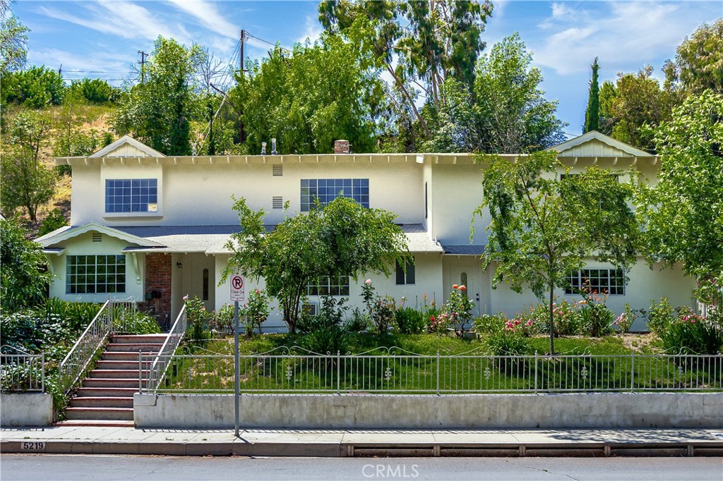 Welcome to this LARGE 6 bedroom, 4 bathroom home located South of Ventura Blvd. Located near Woodland Hills Elementary School, Shopping and public transit, this home is ideal for someone needing multiple rooms and that loves to entertain. 2 AC systems (One for upstairs and one for the downstairs.) Nice size yard and pool off to the side, make it GREAT for entertaining. 3 total bedrooms downstairs; 1 en-suite and 2 more nice size bedrooms with a 2nd bathroom. Upstairs you will find 3 bedrooms; 1 large primary with its own private bath and 2 more bedrooms and a 2nd bath. A MUST SEE HOME and priced well.
Home is Currently Occupied. DO NOT JUST APPROACH HOME!!
