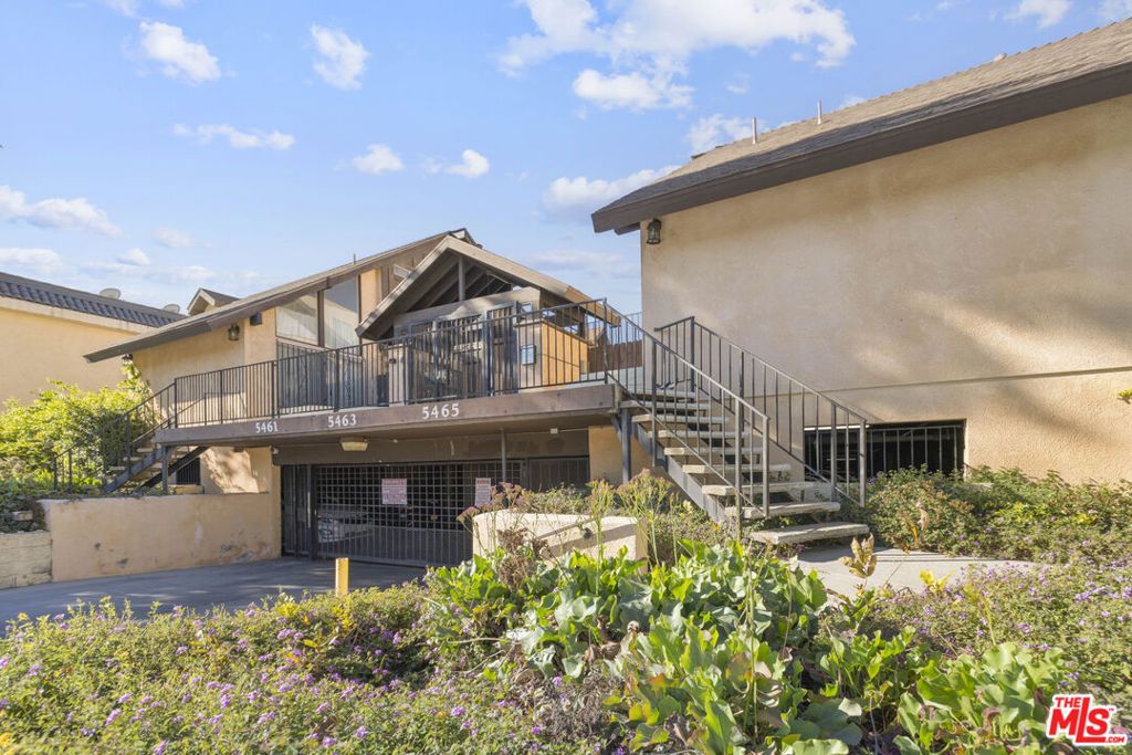 Photo of 5461 Newcastle Avenue #6, Encino, CA 91316 (MLS # 26634497)