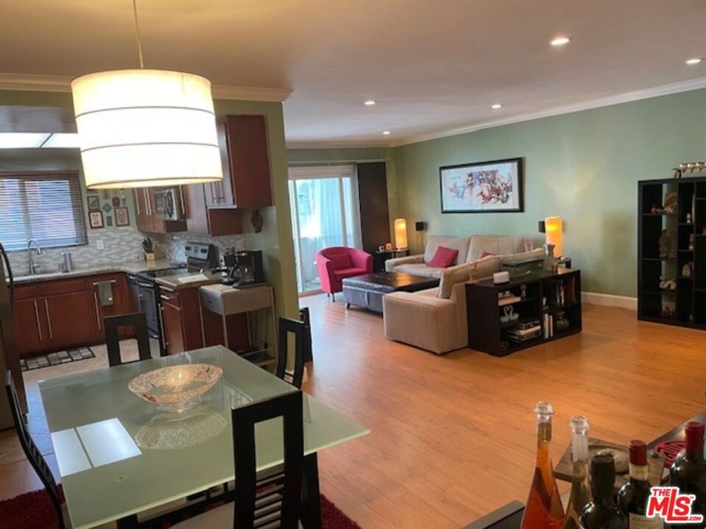 Photo of 1734 N Fuller Avenue #306, Los Angeles, CA 90046 (MLS # 25536939)