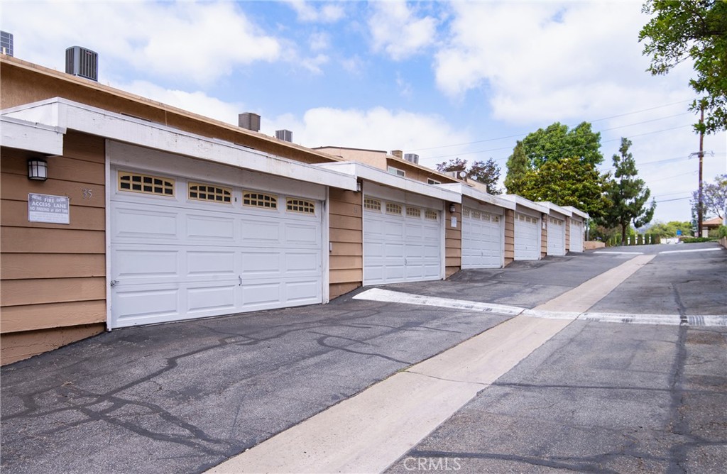640 W Lambert 35