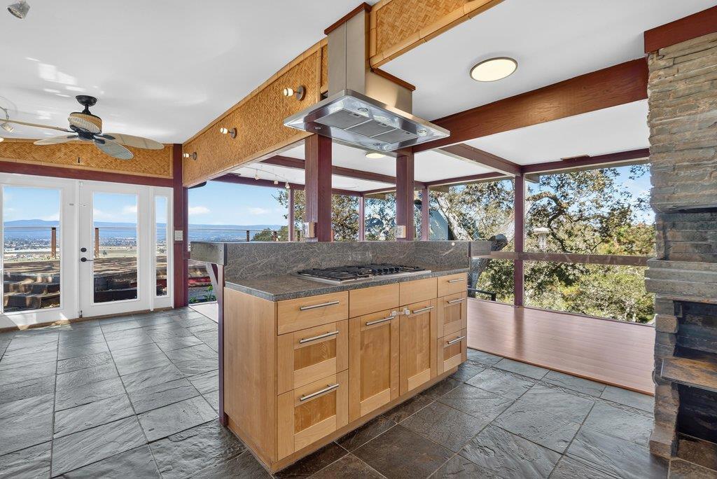 400 Las Lomas Drive
