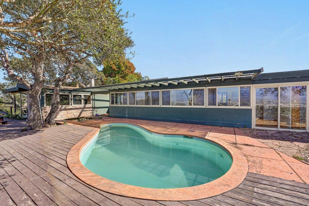 400 Las Lomas Drive