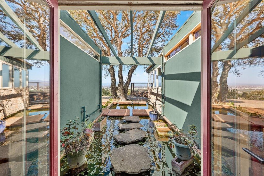 400 Las Lomas Drive