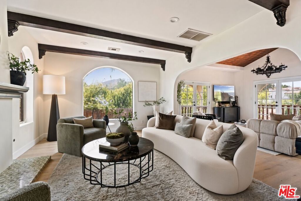 3249 Bennett Drive, Los Angeles CA 90068