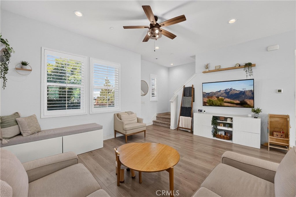 1684 S Lewis