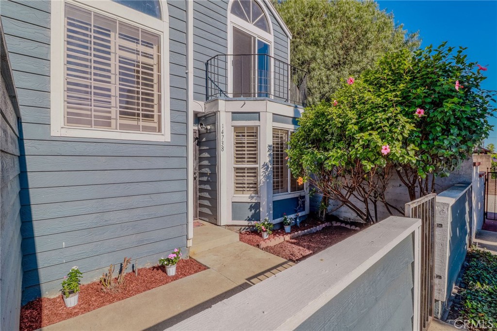 Step into this beautifully maintained 2-bedroom, 2.5-bath Craftsman-style townhouse in a sought-after Norwalk location. The spacious 1,164 sq ft layout features soaring ceilings, wood-style flooring, and an abundance of natural light. A chef’s kitchen offers a dishwasher, microwave, deep sink, ample storage, and a seamless flow to the open living and dining area.
Upstairs you'll find two private master suites, each with its own full bathroom. The primary suite boasts a charming claw-foot tub and walk-in closet. An upstairs laundry area adds convenience, while central AC/heating ensures year-round comfort.
Enjoy a peaceful, private front courtyard and direct access to your two-car garage. This turnkey property is close to schools, shopping, and major freeways—perfect for those seeking style, comfort, and convenience in one exceptional home.