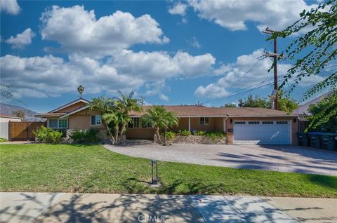 Photo of 814 Kellogg Ave, Glendale, CA 91202 (MLS # CV26033911)