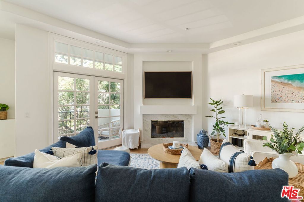 Photo of 11680 Montana Avenue #203, Los Angeles, CA 90049 (MLS # 26657517)