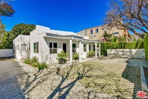 Photo of 809 N WEST KNOLL Drive, West Hollywood, CA 90069 (MLS # 26665879)