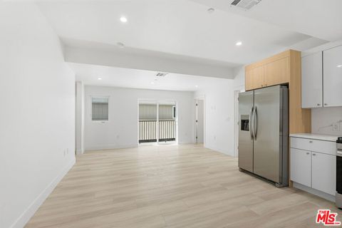 Photo of 10957 Calvert St, North Hollywood, CA 91606 (MLS # 25593017) Photo of 10957 Calvert St, North Hollywood, CA 91606 (MLS # 25593017)