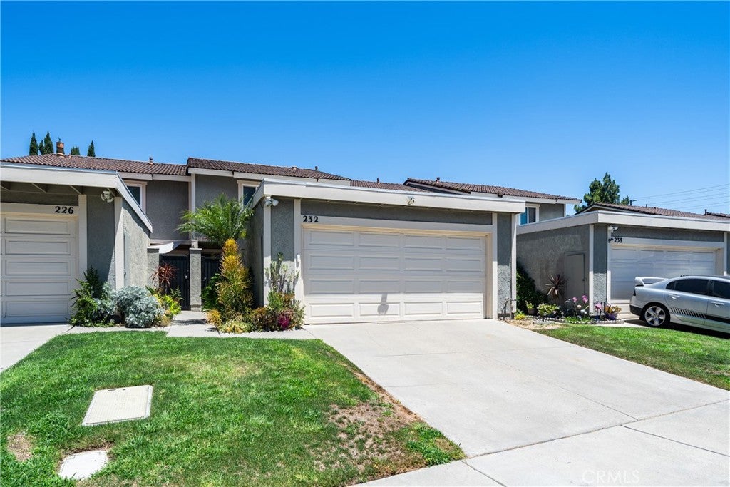 232 Aqueduct Dr