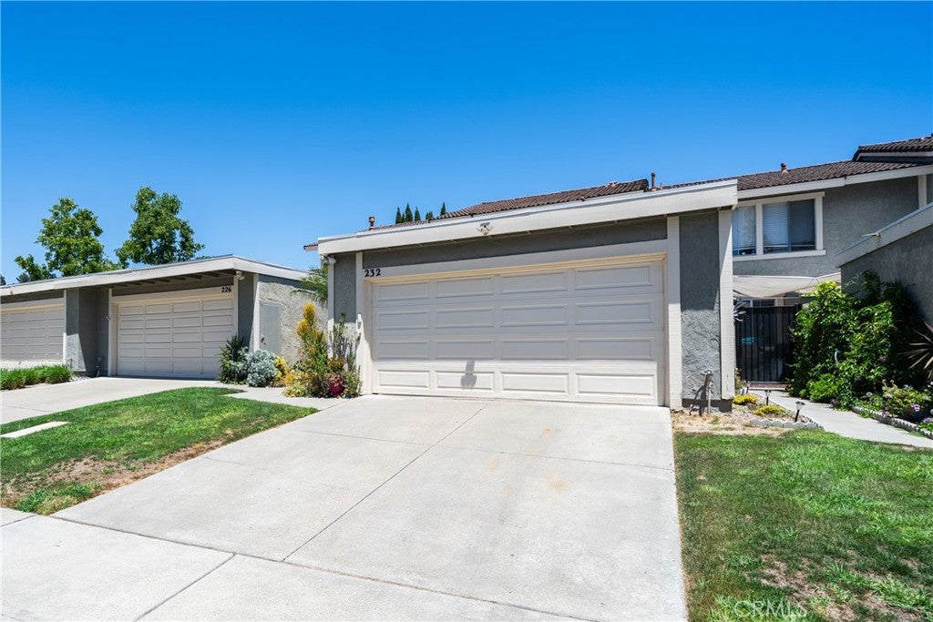 232 Aqueduct Dr