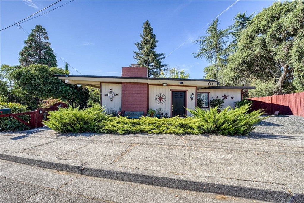 465 Hillcrest Drive