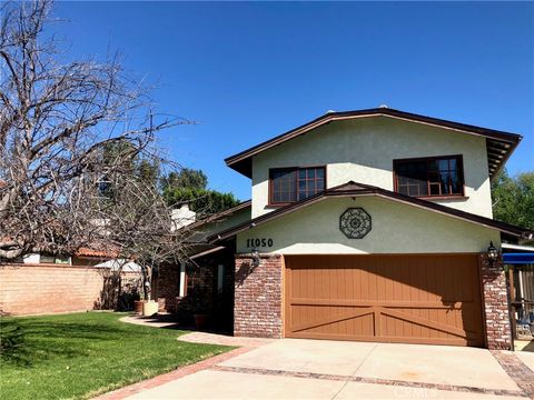 Photo of 11050 Lindley Avenue, Granada Hills, CA 91344 (MLS # SR26036120)