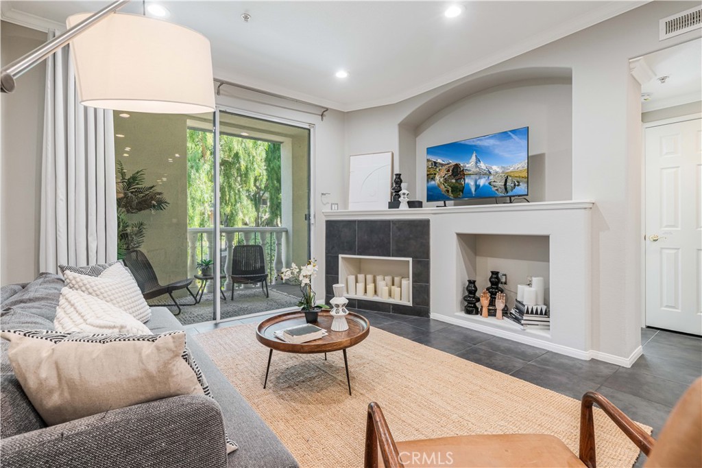 In the heart of Playa Vista, this sunlit, single level end unit in the Catalina Building combines style, comfort, and convenience with exceptional privacy. Perfectly positioned on a peaceful cul de sac and surrounded by lush tree views, the home offers 3 bedrooms, 2 bathrooms, and a spacious private patio ideal for relaxing or entertaining.
Inside, the open floor plan creates a seamless flow from the living and dining areas to a well-appointed kitchen with granite countertops, stainless steel appliances, and generous storage. The light-filled primary suite is a serene retreat with a walk-in closet and ensuite featuring dual vanities. Two additional bedrooms, set apart in their own wing, share a full bath for added privacy. Additional features include side by side parking and extra storage in the secure subterranean garage.
As part of Playa Vista’s vibrant community, you’ll enjoy access to premier amenities including the CenterPointe Club’s pool, spa, gym, and screening room, plus The Resort’s state of the art fitness center.