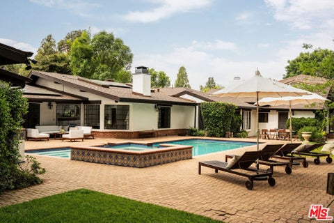 Photo of 4860 Vanalden Avenue, Tarzana, CA 91356 (MLS # 26988201)