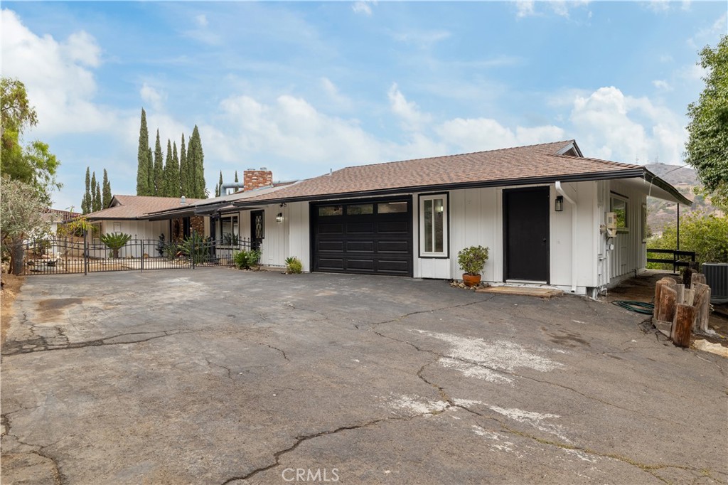 Perfectly located between the quaint town of Fallbrook and the 15 freeway, this 3-bedroom, 3-bath ranch-style home, nestled on .79 acres, has been tastefully remodeled and offers a bright, open floor plan. The detached granny suite is perfect for multi-generational living, guests or income potential. Enjoy the serene setting with mature foliage, citrus and nut trees, and plenty of space to relax or entertain. A true Fallbrook gem combining modern comfort with country charm!
