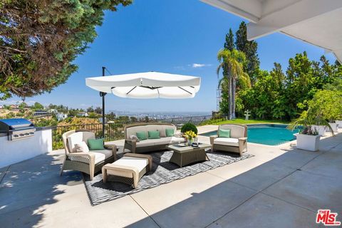 Photo of 1622 Tower Grove Drive, Beverly Hills, CA 90210 (MLS # 25631341)