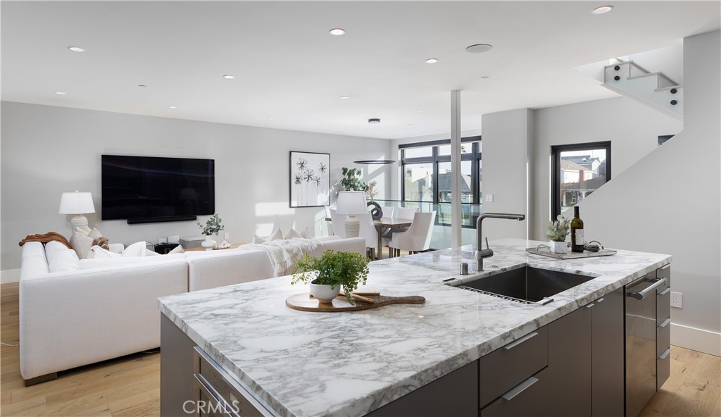 502 W Balboa Boulevard