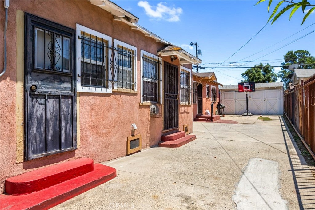 924 W 76th