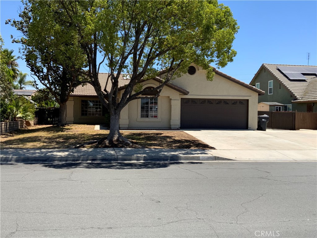 Come and see this charming 1,707 sq. ft. home situated on a spacious 7,405 sq. ft. lot!
This beautiful residence features 4 bedrooms and 2 bathrooms, offering plenty of room for comfortable living. The interior showcases a combination of tile and newly installed laminate wood flooring. The kitchen is equipped with durable tile countertops, providing a functional and inviting space for meal preparation.The home has been recently painted inside and out, giving it a fresh and updated look. Enjoy the large front yard and expansive backyard—perfect for entertaining guests or hosting family gatherings. Don’t miss out on this fantastic opportunity!