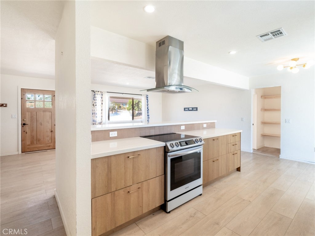 4883 Avenida La Candela