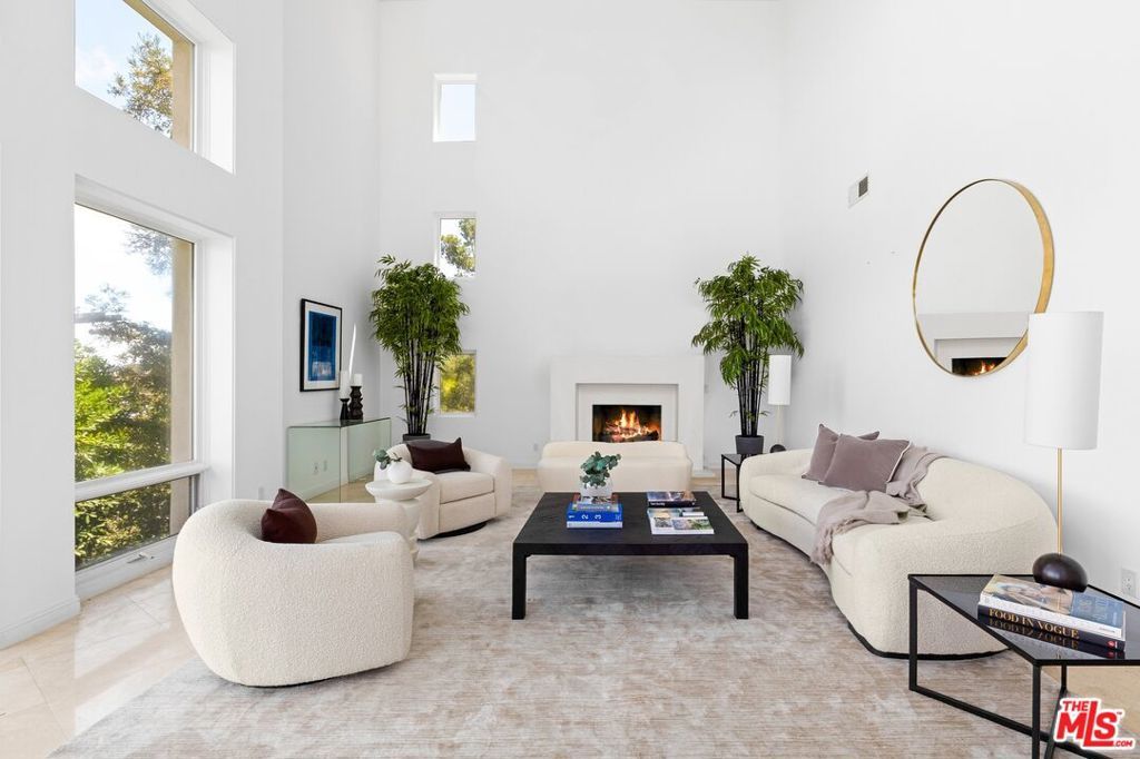 Photo of 14435 Mulholland Drive, Los Angeles, CA 90077 (MLS # 25617313)