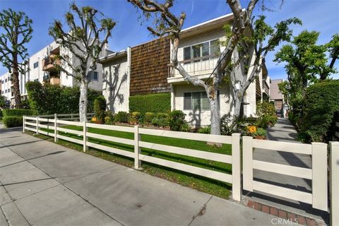 Photo of 12951 Riverside Drive #4, Sherman Oaks, CA 91423 (MLS # SR26034225)