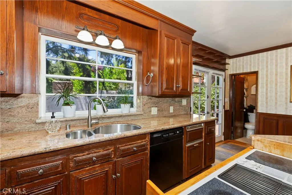 La Canada Flintridge, California 91011, United States, 4 Bedrooms Bedrooms, ,3 BathroomsBathrooms,Residential,Active,186289